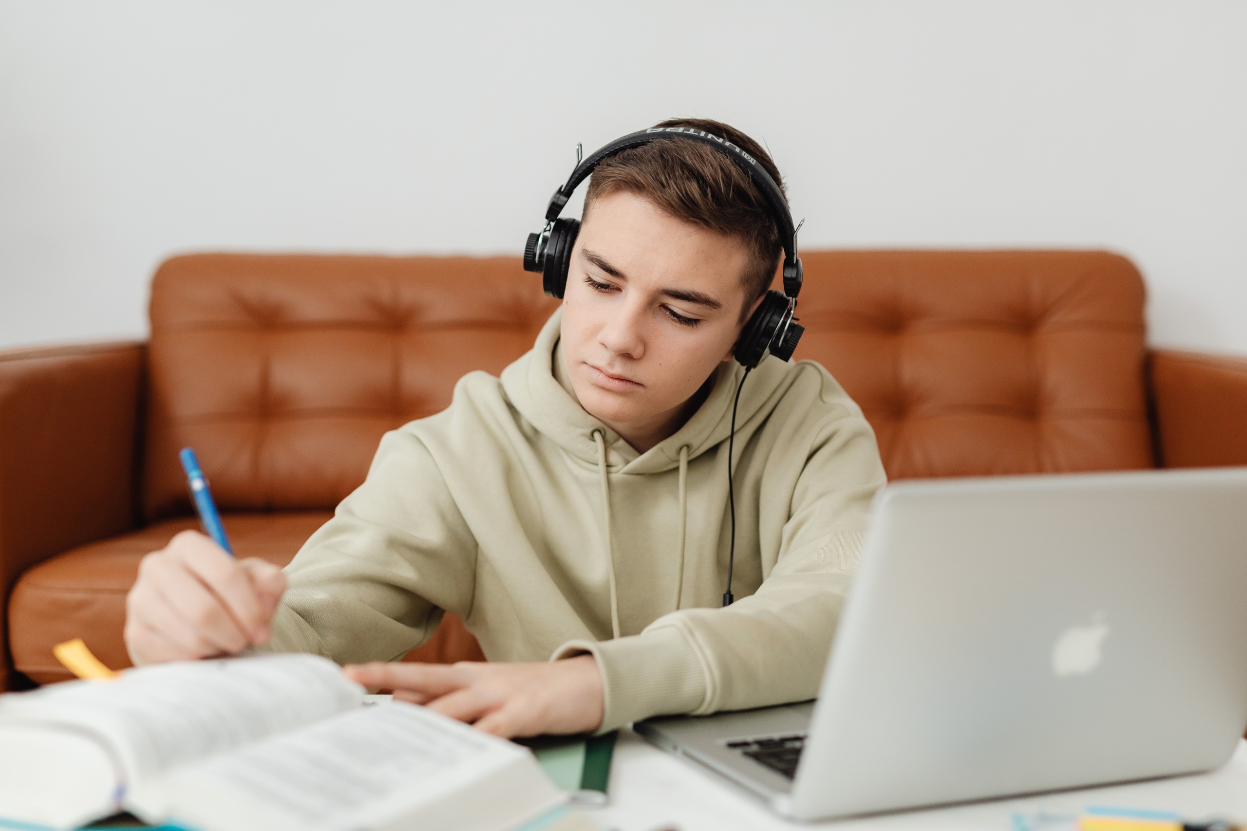 Is Listening To Music With Headphones Effective For Studying? A Modern Student’s Guide For Gen Z And Gen Alpha
